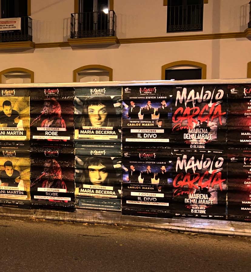 Pegada de carteles en Córdoba
